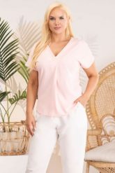 Bluzka z dekoltem w serek z zakładką z przodu KIWI puder. Bluzki damskie KARKO, plus size, bez wzorów, z elastanu, biznesowe, bez kołnierzyka, plus size, bez ramiączek. Za 159.50 zł.