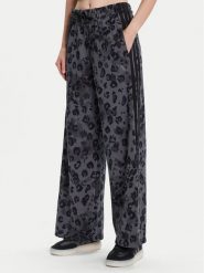 Adidas Spodnie dresowe Animal Print 3-Stripes JM1839 Beżowy. Brązowe spodnie dresowe damskie Adidas, bez wzorów, z dresówki. Za 259.99 zł.