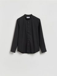 Koszula slim fit ze stójką - czarny. Czarne koszule męskie Reserved, l, bez wzorów, z tkaniny, bez kołnierzyka, bez ramiączek. Za 129.99 zł.