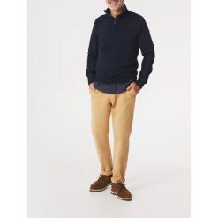 Sweter Męski TBS Axelecam. Niebieskie swetry męskie TBS, na zimę, m, bez wzorów, z bawełny, klasyczne, bez kołnierzyka, bez ramiączek. Za 339.00 zł.