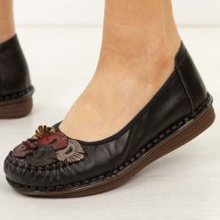 Czarne skórzane półbuty damskie Potocki 15309. Czarne półbuty damskie POTOCKI, na jesień, bez wzorów, z jeansu, eleganckie, z okrągłym noskiem, bez obcasa, na płaskiej podeszwie, bez zapięcia. Za 219.00 zł.