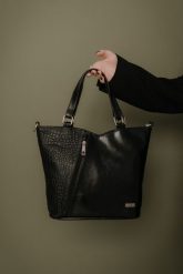 Shopperka skórzana SHE 705 czarny croco. Czarne shopperki damskie SHE, bez wzorów, ze skóry, bez dodatków. Za 246.99 zł.