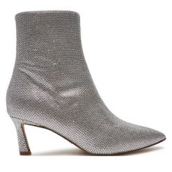 Botki Steve Madden. Szare botki damskie Steve Madden, bez wzorów, bez obcasa, na szpilce, bez zapięcia. Za 359.99 zł.
