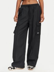 Reebok Spodnie dresowe Zosia RK25704CCW Czarny Regular Fit. Czarne spodnie dresowe damskie Reebok, bez wzorów, z dresówki. Za 199.99 zł.