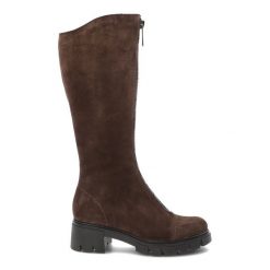 Brązowe Kozaki Simen Eleganckie Buty Damskie. Brązowe kozaki damskie Simen, bez wzorów, bez obcasa, bez zapięcia. Za 639.00 zł.