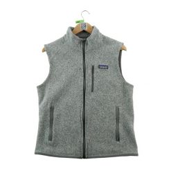 Second life - Kurtka polarna damska szara - Stan bardzo dobry. Szare kurtki sportowe damskie Patagonia, m, bez wzorów, z polaru, bez ramiączek, bez kaptura, trekkingowe. Za 228.66 zł.