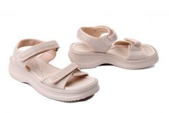 Azaleia Vera Therapy PAP AD BT313 off white, sandały damskie. Białe sandały damskie Azaleia, bez wzorów, bez obcasa, na platformie, bez zapięcia. Za 199.90 zł.