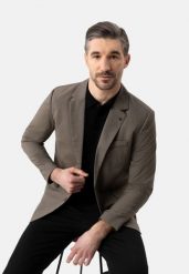 Marynarka w pepitkę JB-ABIS. Brązowe marynarki męskie Volcano, m, bez wzorów, z dzianiny, casualowe, bez kołnierzyka, bez ramiączek. Za 349.99 zł.