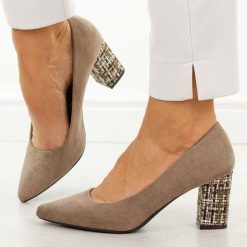 J.Brązowe mix czółenka damskie na słupku Sergio Leone Pb414. Brązowe czółenka damskie Sergio Leone, na jesień, bez wzorów, z jeansu, biznesowe, bez obcasa, na obcasie, bez zapięcia. Za 169.00 zł.