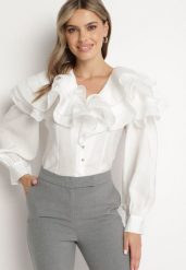 Biała Elegancka Koszula Ozdobiona Falbanami i Guzikami Leristta. Białe koszule damskie Born2be, s, bez wzorów, z jeansu, eleganckie, bez kołnierzyka, bez ramiączek. Za 69.99 zł.