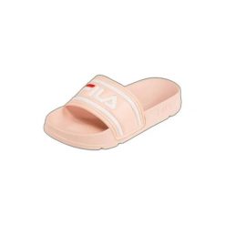Klapki damskie Fila Morro Bay Plipperns. Czerwone klapki damskie Fila, na lato, bez wzorów, z materiału, eleganckie, bez obcasa, bez zapięcia. Za 89.00 zł.