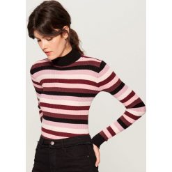 Dopasowany sweter z golfem - Różowy. Czerwone swetry nierozpinane damskie Mohito, l, bez wzorów, bez kołnierzyka, bez ramiączek. W wyprzedaży za 19.99 zł.