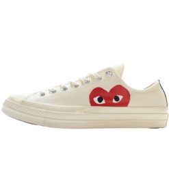 Buty do chodzenia dla dorosłych Converse Comme des Garçons Play Blanche Basse. Białe obuwie sportowe damskie Converse, bez wzorów, bez zapięcia, trekkingowe. W wyprzedaży za 711.10 zł.