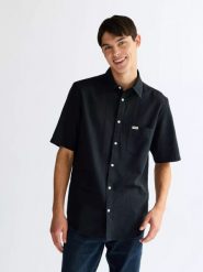 MESKA KOSZULA WRANGLER SS 1 PKT SHIRT BLACK 112362729. Czarne koszule męskie Wrangler, m, bez wzorów, bez kołnierzyka, bez ramiączek. Za 119.99 zł.