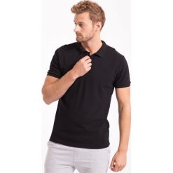 Koszulka polo męska TSM051AZ - czarny. Czarne koszulki sportowe męskie 4F, m, bez wzorów, z bawełny, bez ramiączek. W wyprzedaży za 39.99 zł.