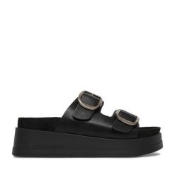 Klapki Guess Jeans. Czarne klapki damskie Guess Jeans, z aplikacjami, z jeansu, bez obcasa, bez zapięcia. Za 199.99 zł.