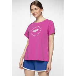 T-shirt damski TSD403 - fuksja. Czerwone t-shirty damskie 4F, bez wzorów, z bawełny, bez kołnierzyka, bez ramiączek. W wyprzedaży za 29.99 zł.