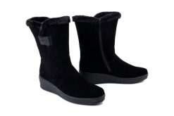 RIEKER Y4456-00 black, botki damskie. Czarne botki damskie Rieker, bez wzorów, bez obcasa, na koturnie, bez zapięcia. Za 285.94 zł.