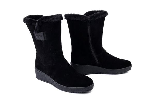 RIEKER Y4456-00 black, botki damskie. Czarne botki damskie Rieker, bez wzorów, bez obcasa, na koturnie, bez zapięcia. Za 439.90 zł.