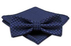 Granatowa Mucha Męska - ALTIES - w Kratkę z Taką Samą Poszetką. Niebieskie krawaty i muchy Alties, bez wzorów, eleganckie. Za 54.00 zł.