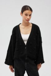 Kardigan zapinany na guziki w kolorze BLACK - BUBLE-UNI. Czarne kardigany damskie Marsala, uniwersalny, bez wzorów, z jeansu, biznesowe, bez kołnierzyka. Za 349.90 zł.