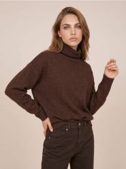 Sweter z golfem i domieszką wełny - brązowy. Brązowe swetry nierozpinane damskie Sinsay, l, bez wzorów, z wełny, bez kołnierzyka, bez ramiączek. Za 45.99 zł.