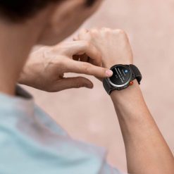 Smartwatch Weofly Conquer czarny. Czarne zegarki smartwatch Slowmoose, bez wzorów. Za 196.55 zł.