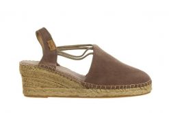 Sandały Toni Pons Tremp Taupe 204015, Beżowy, - 39. Brązowe sandały damskie TONI PONS, bez wzorów, z bawełny, z okrągłym noskiem, bez obcasa, bez zapięcia. W wyprzedaży za 206.10 zł.