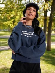 Bluza z napisem - granatowy. Niebieskie bluzy damskie Sinsay, l, bez wzorów, bez ramiączek, bez kaptura. W wyprzedaży za 22.99 zł.