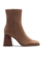 Nine West Botki KASIM ZR117-2 Brązowy. Brązowe botki damskie Nine West, bez wzorów, z materiału, bez obcasa, na słupku, bez zapięcia. Za 195.99 zł.