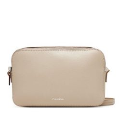 Torebka Calvin Klein. Brązowe listonoszki damskie Calvin Klein, bez wzorów, bez dodatków. Za 369.99 zł.