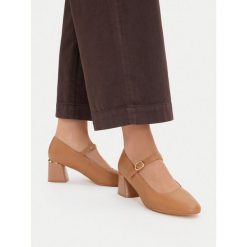 Czółenka JENNY. Brązowe czółenka damskie Jenny, bez wzorów, bez obcasa, bez zapięcia. Za 129.99 zł.
