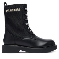 Trzewiki LOVE MOSCHINO. Czarne botki damskie Love Moschino, bez wzorów, bez obcasa, na płaskiej podeszwie, bez zapięcia. Za 1,189.00 zł.