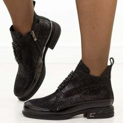 Czarne bk skórzane botki damskie Cambell 60320. Czarne botki damskie Cambell, na jesień, z aplikacjami, z gumy, eleganckie, z okrągłym noskiem, bez obcasa, na płaskiej podeszwie, bez zapięcia. W wyprzedaży za 339.15 zł.