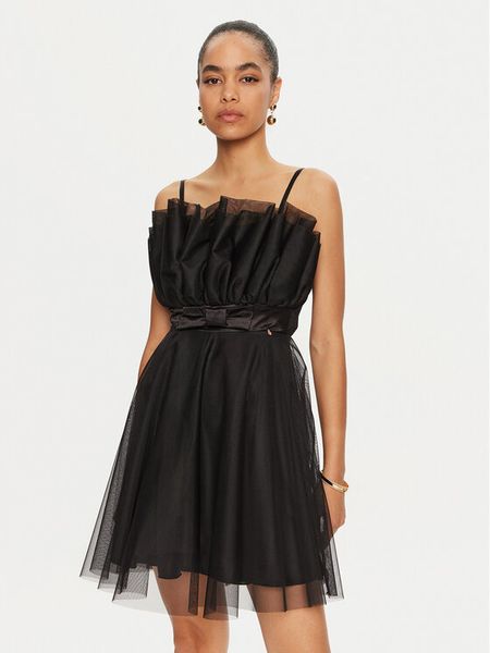 Rinascimento Sukienka koktajlowa CFC0121817003 Czarny Regular Fit. Czarne sukienki damskie Rinascimento, l, bez wzorów, z syntetyku, wizytowe, bez kołnierzyka, bez ramiączek. Za 569.99 zł.