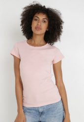 Jasnoróżowy T-shirt Gathanthei. Czerwone t-shirty damskie Born2be, l, bez wzorów, z bawełny, klasyczne, bez kołnierzyka, bez ramiączek. Za 29.99 zł.