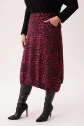 Dresowa spódnica Karina w panterkę PLUS SIZE XXL. Czerwone spódnice damskie Moda Size Plus Iwanek, na co dzień, l, bez wzorów, z bawełny, eleganckie, plus size, mini, dopasowane. W wyprzedaży za 149.90 zł.
