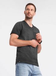 Męski t-shirt V-neck o pręgowanej strukturze z kieszonką – czarny V6 - Rozmiar: M. Czarne t-shirty męskie Ombre Clothing, l, bez wzorów, z bawełny, bez kołnierzyka, bez ramiączek. W wyprzedaży za 19.99 zł.