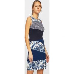 Desigual - Sukienka. Niebieskie sukienki damskie Desigual, na co dzień, m, bez wzorów, z dzianiny, casualowe, bez kołnierzyka, bez ramiączek, mini, dopasowane. W wyprzedaży za 239.90 zł.