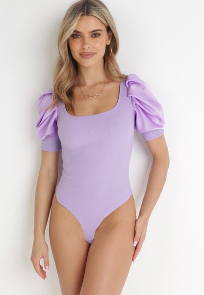 Fioletowe Prążkowane Body z Bufiastymi Rękawami Teasea. Fioletowe body Born2be, bez wzorów, prążkowane. Za 69.99 zł.