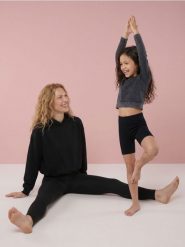 Sportowe legginsy z podklejonym pasem Active - czarny. Czarne legginsy damskie Sinsay, bez wzorów. Za 39.99 zł.