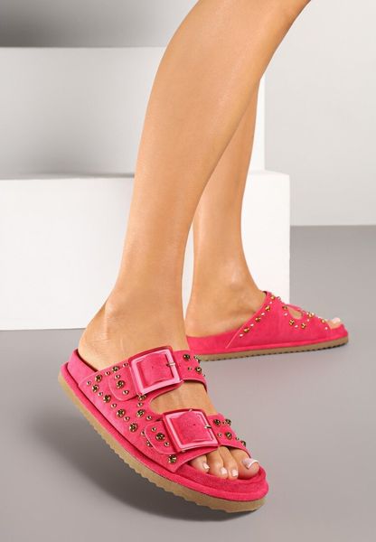 Fuksjowe Klapki z Klamrami i Ozdobnymi Aplikacjami Ellinae. Czerwone klapki damskie Born2be, z aplikacjami, z jeansu, wakacyjne, bez obcasa, na płaskiej podeszwie, bez zapięcia. Za 109.99 zł.