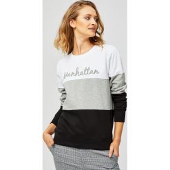 Bluza Manhattan. Szare bluzy damskie MOODO, l, bez wzorów, bez ramiączek, bez kaptura. Za 49.99 zł.