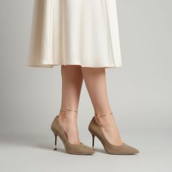 Czółenka damskie Chebello, ze skóry zamszowej wsuwane i na wysokiej szpilce, beżowe, 5021_-084-000-PSK-S423. Brązowe czółenka damskie CheBello, bez wzorów, ze skóry, bez obcasa, na szpilce, bez zapięcia. Za 539.00 zł.