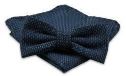 Granatowa Mucha Męska -ALTIES- z Taką Samą Poszetką, w Drobny Niebieski Rzucik. Niebieskie krawaty i muchy Alties, bez wzorów, eleganckie. Za 54.00 zł.