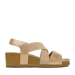 Sandały Go Soft. Żółte sandały damskie GO SOFT, bez wzorów, bez obcasa, na koturnie, bez zapięcia. Za 159.99 zł.