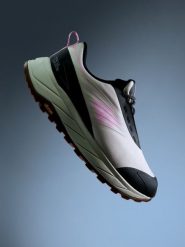 4F Niskie buty trailowe IRONSTEP z membraną damskie - beżowe 39. Brązowe obuwie trekkingowe damskie 4F, z materiału, bez zapięcia. Za 449.99 zł.