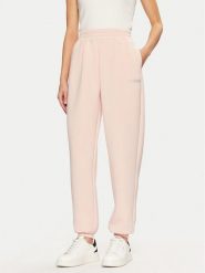 Guess Spodnie dresowe V4BB13 K7UW2 Różowy Regular Fit. Czerwone spodnie dresowe damskie Guess, z aplikacjami, z dresówki. Za 199.99 zł.