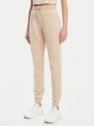 Guess Spodnie dresowe V3BB27 K0232 Beżowy Regular Fit. Brązowe spodnie dresowe damskie Guess, z aplikacjami, z dresówki. Za 229.99 zł.