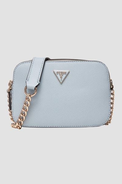 GUESS Błękitna kopertówka damska Noelle II. Niebieskie torebki do ręki damskie Guess, z aplikacjami, ze skóry ekologicznej, bez dodatków. W wyprzedaży za 420.99 zł.